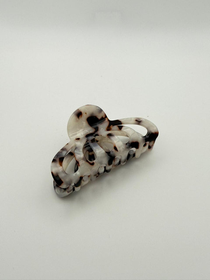 Claw Clip Toirtoiseshell Cutout - مُكَمِّلات