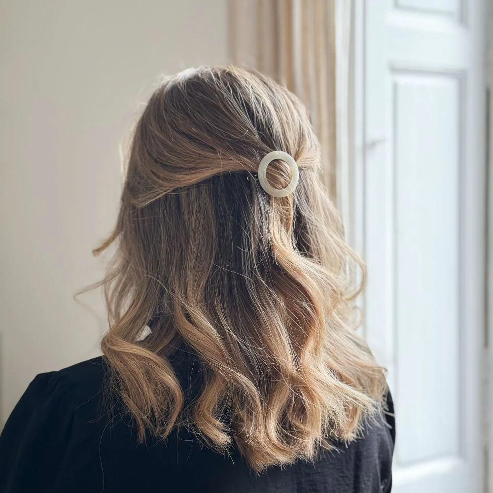 Round Hair Clip Seashell  - مُكَمِّلات