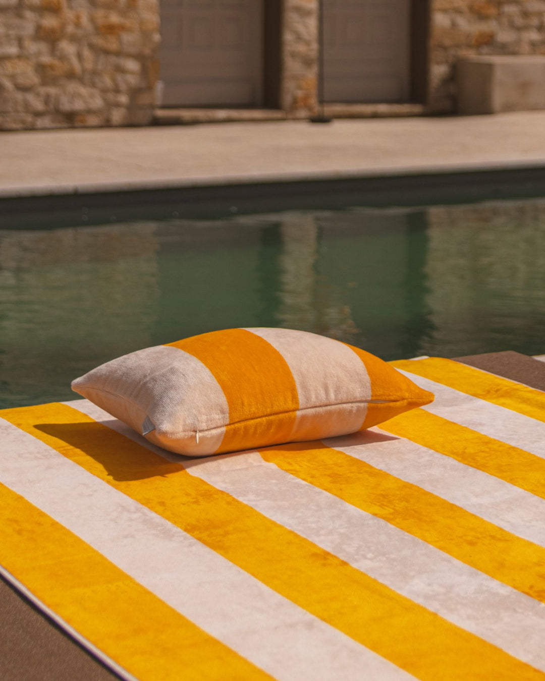 Cushion - Gold -  مستلزمات