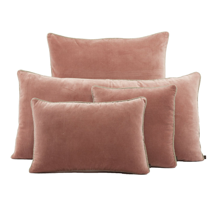 New Delhi Cushion Velvet مُكَمِّلات