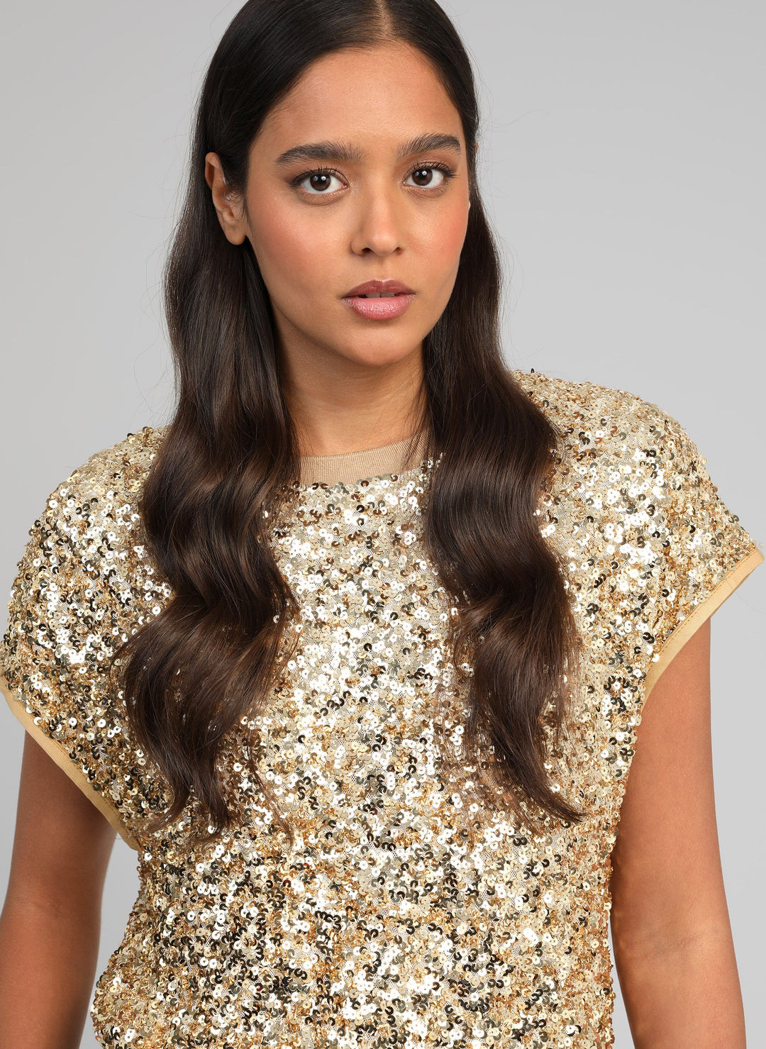 An’ge Avizta gold sequin sweatshirt for women with round neckline and relaxed fit