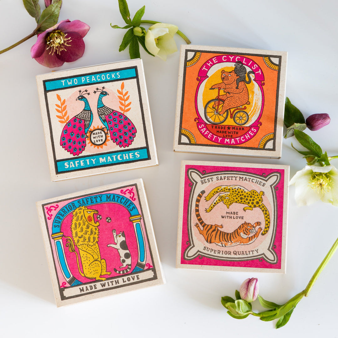 Square Matchbox - Chasing Big Cats - عود ثقاب