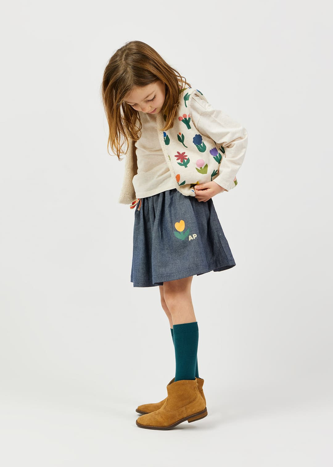 Arsène et les Pipelettes organic cotton sherpa kids vest with large floral print and beige faux fur