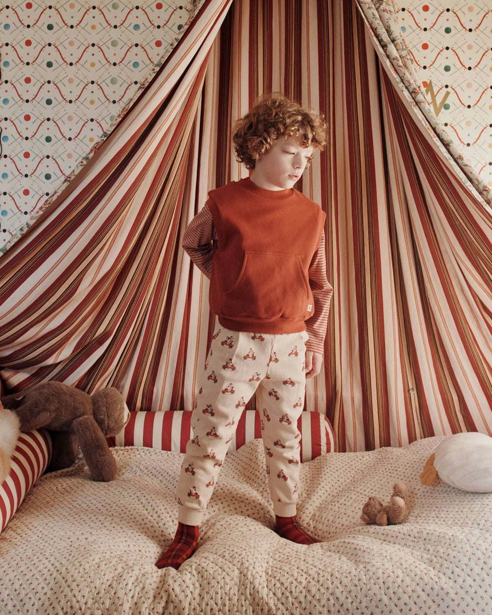 Kids Grand Dog Print Joggers in Farine by Emile et Ida, featuring a playful all-over dog pattern and comfortable casual design.