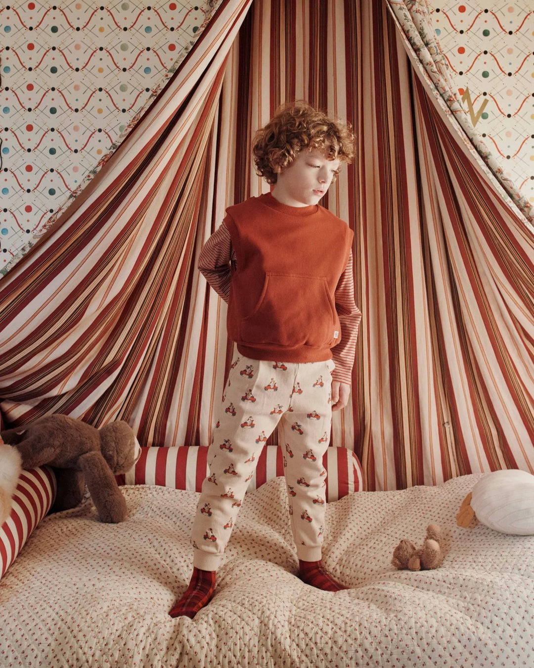 Kids Grand Dog Print Joggers in Farine by Emile et Ida, featuring a playful all-over dog pattern and comfortable casual design.