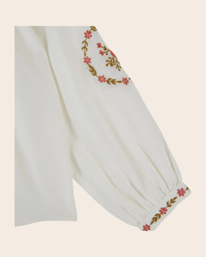 Close-up of embroidery on the Emile et Ida girls ecru blouse, highlighting its decorative detailing.