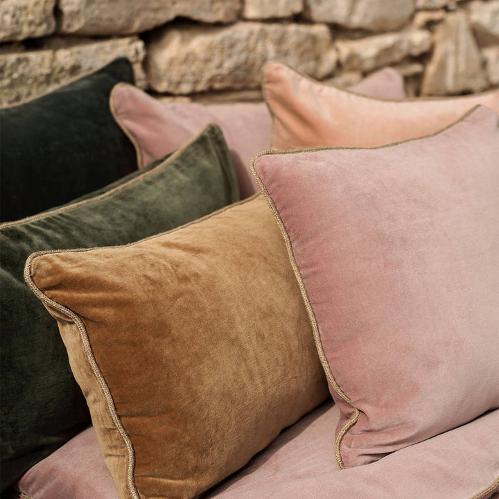 New Delhi Cushion Velvet مُكَمِّلات