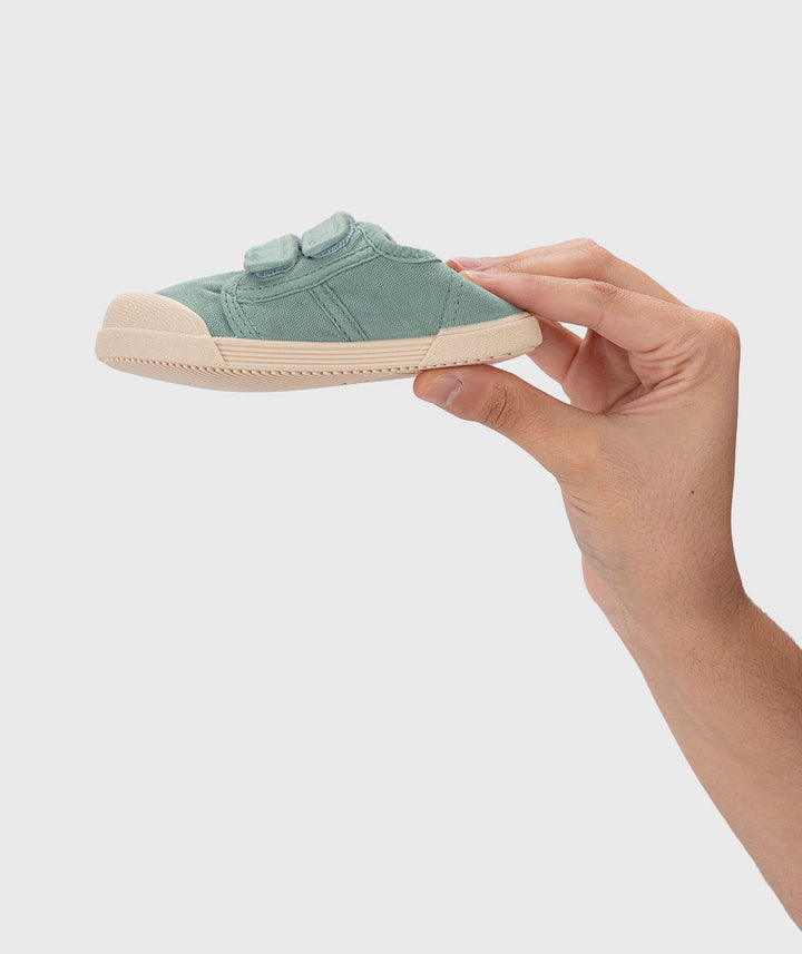IGOR Lona V Matcha green kids barefoot canvas sneakers with adjustable straps