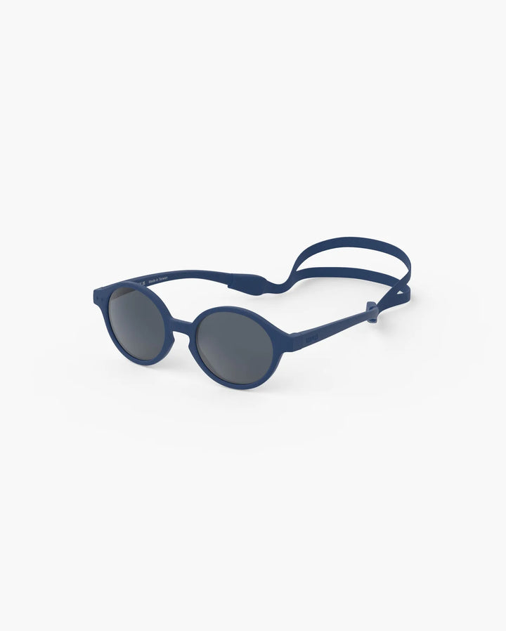 IZIPIZI Baby #D Denim Blue polarized sunglasses for toddlers aged 0–3 with matte blue frame and grey lenses