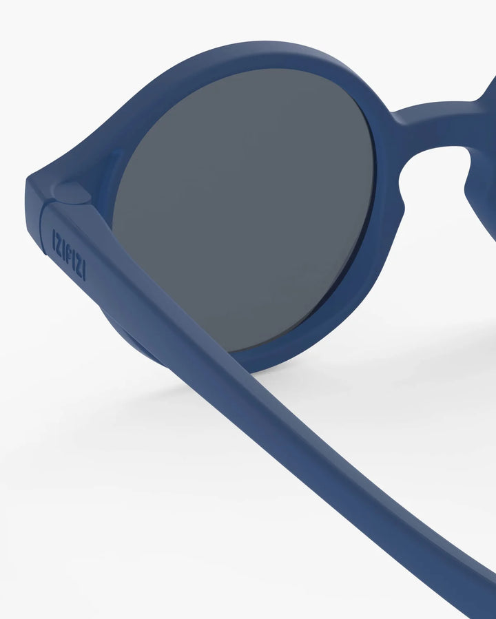 IZIPIZI Baby #D Denim Blue polarized sunglasses for toddlers aged 0–3 with matte blue frame and grey lenses