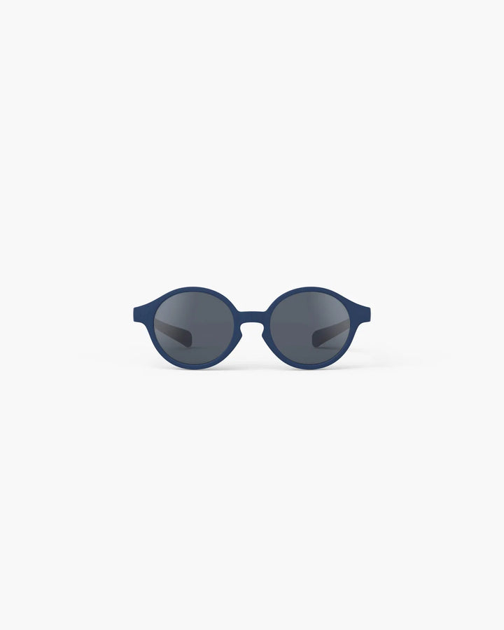 IZIPIZI Baby #D Denim Blue polarized sunglasses for toddlers aged 0–3 with matte blue frame and grey lenses