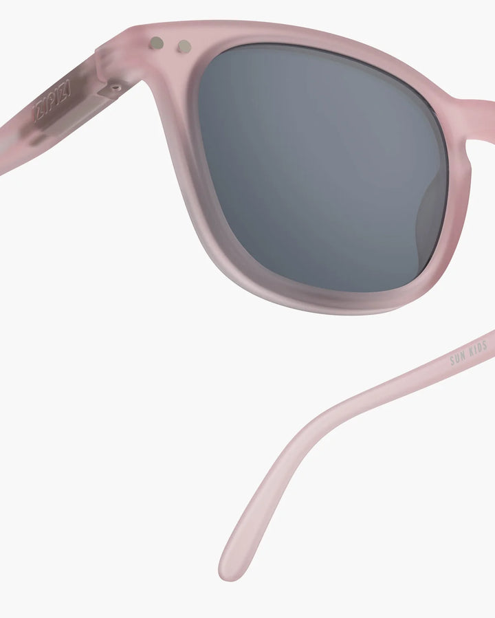 IZIPIZI CHILD #E Pink polarized kids sunglasses with soft pink rectangular frame and grey-green polarized lenses