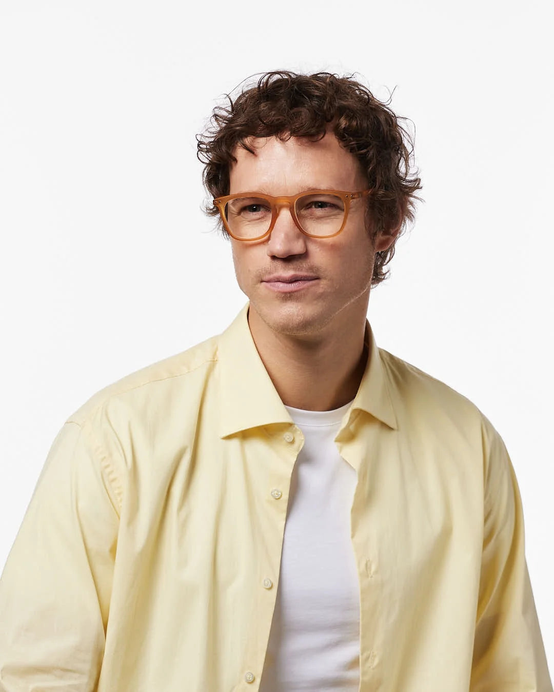 IZIPIZI READING #E Cinnamon reading glasses with warm translucent brown rectangular frame and Soft Touch finish