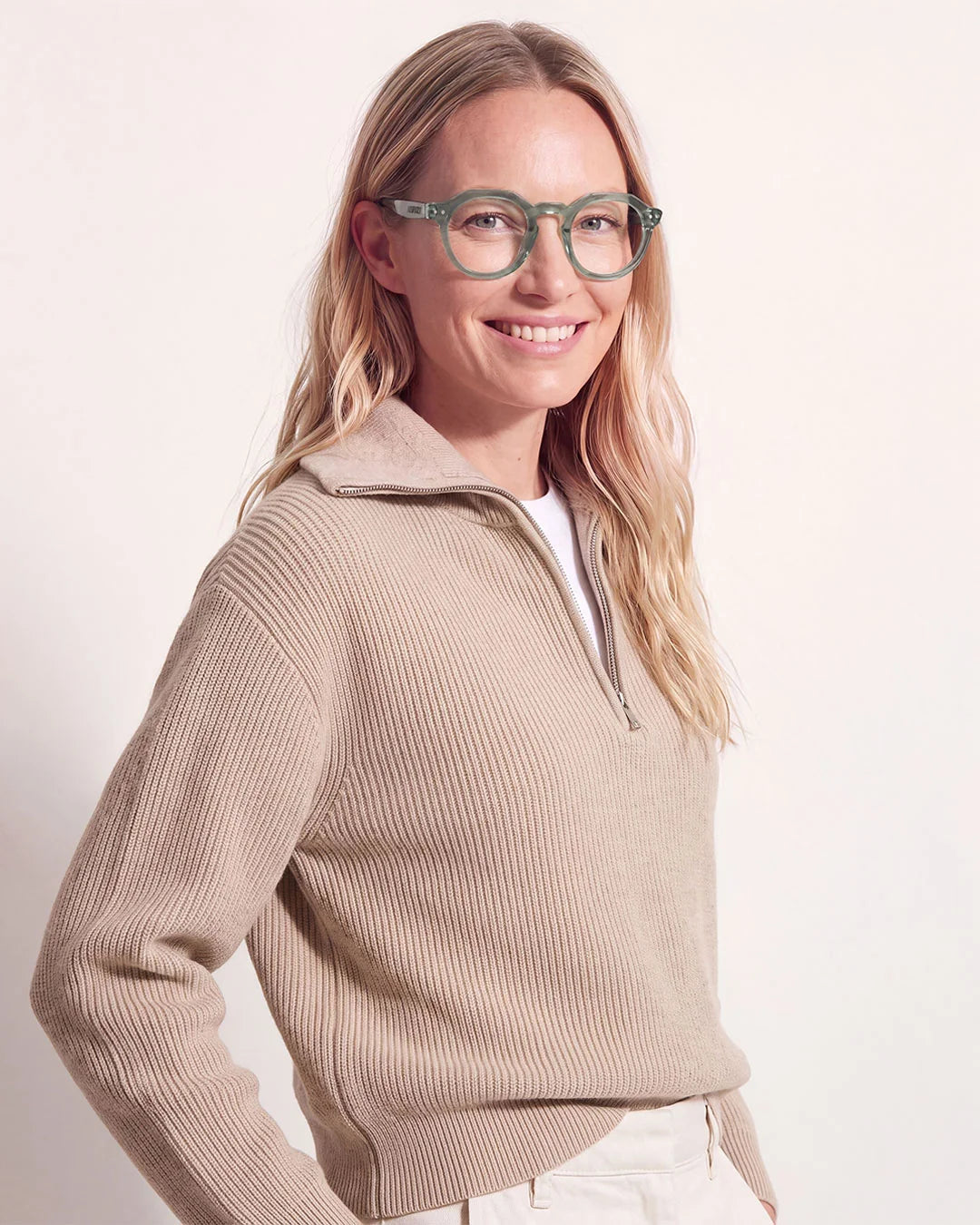 IZIPIZI READING ECHO Station Seat reading glasses with glossy translucent pale green angular panto frame