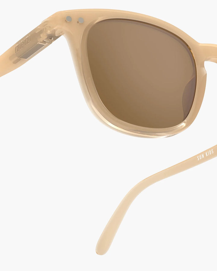 IZIPIZI CHILD #E Macchiato polarized kids sunglasses with glossy beige-brown rectangular frame and brown polarized lenses