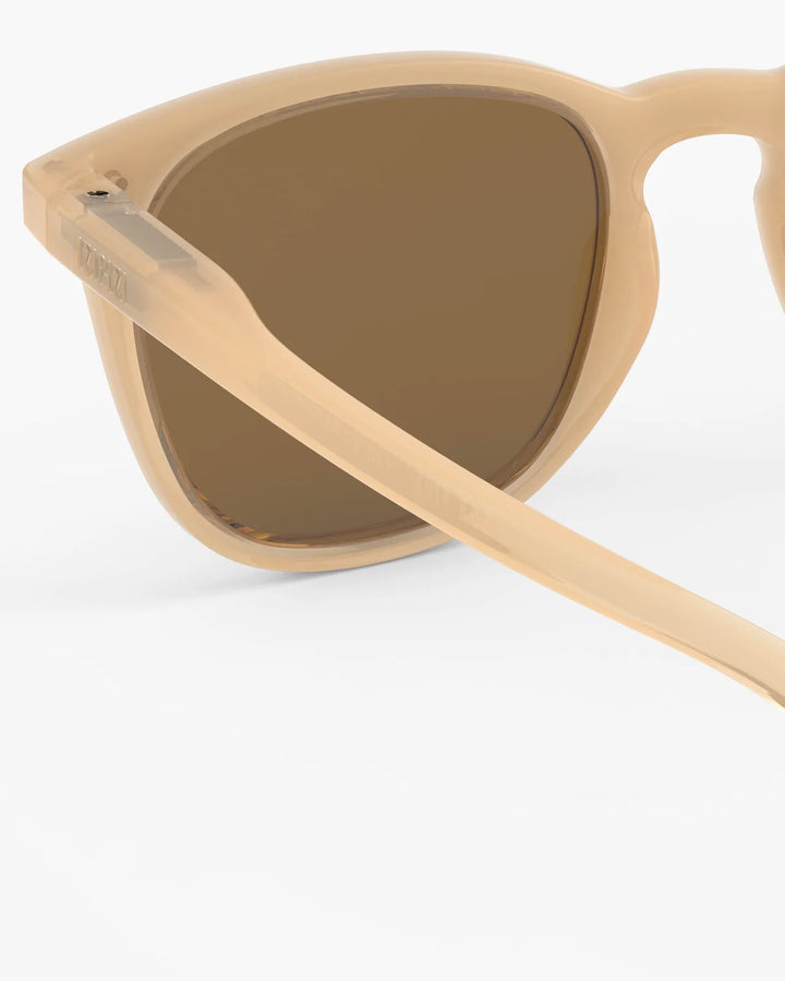 IZIPIZI CHILD #E Macchiato polarized kids sunglasses with glossy beige-brown rectangular frame and brown polarized lenses
