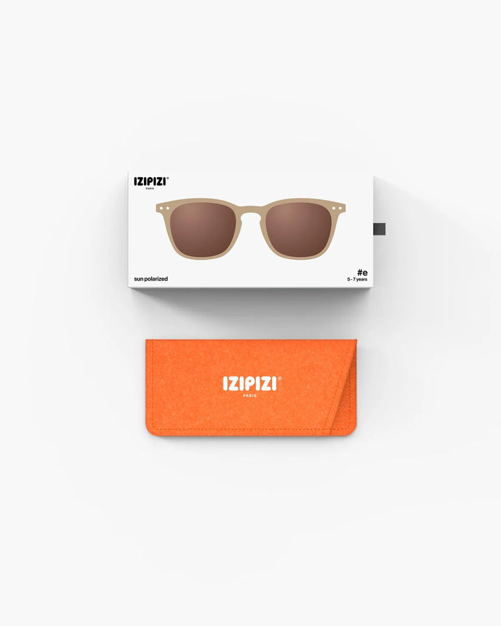 IZIPIZI CHILD #E Macchiato polarized kids sunglasses with glossy beige-brown rectangular frame and brown polarized lenses