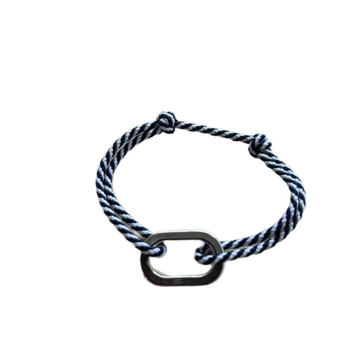 Le Vent à la Française Darse bracelet with a cord and silver buckle
