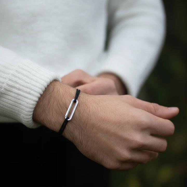 Le Vent à la Française Tavire bracelet with a cord and silver buckle
