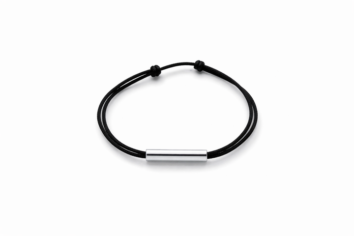 Le Vent à la Française Axe bracelet with minimalist metal bar and colored cord
