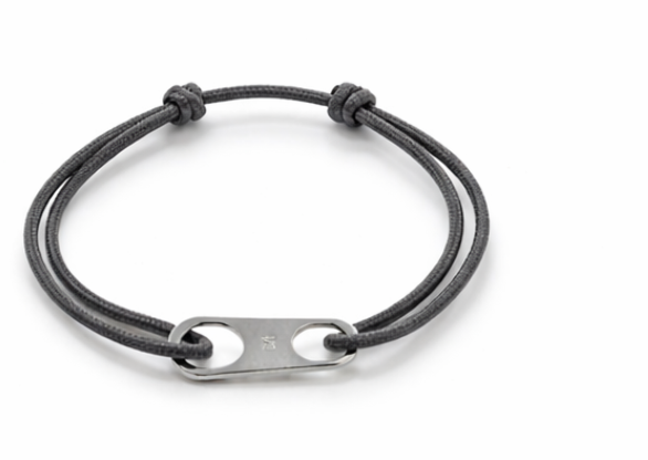 Le Vent à la Française Lien bracelet with metal link and colored cord
