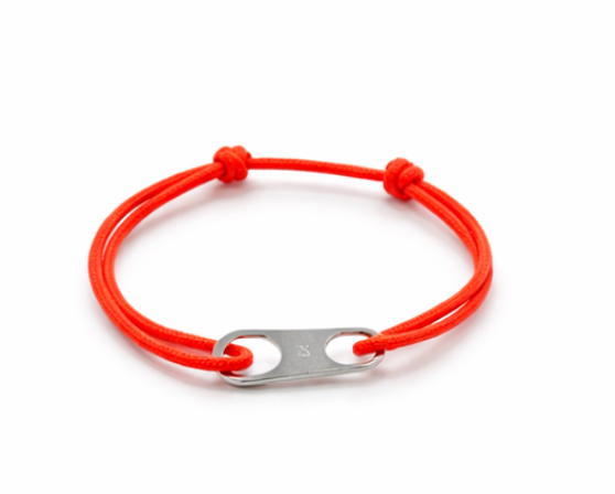 Le Vent à la Française Lien bracelet with metal link and colored cord
