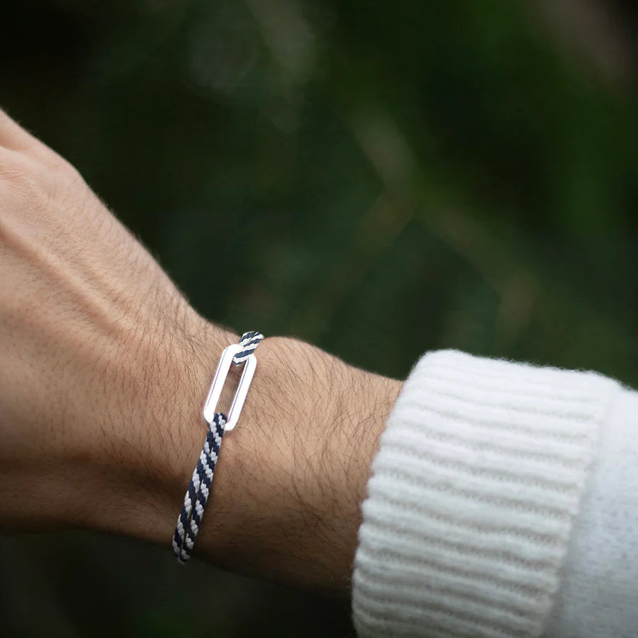 Le Vent à la Française Tavire bracelet with a cord and silver buckle
