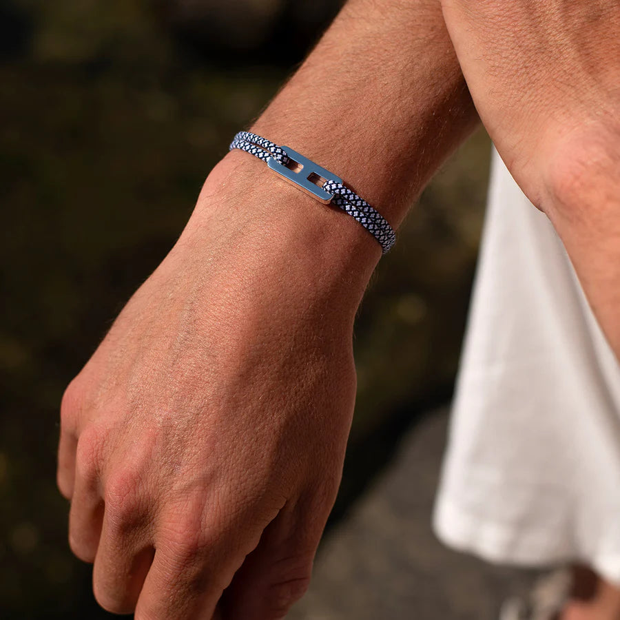 Le Vent à la Française Véora bracelet with a cord and silver buckle
