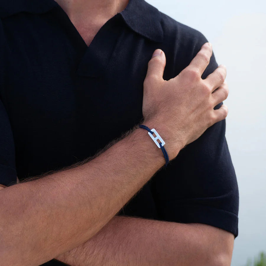 Le Vent à la Française Véora bracelet with a cord and silver buckle
