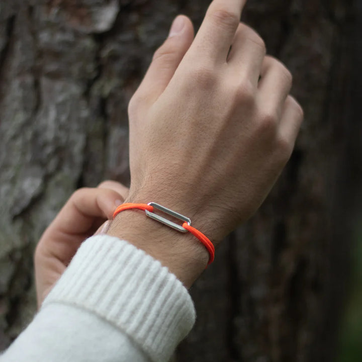 Le Vent à la Française Tavire bracelet with a cord and silver buckle

