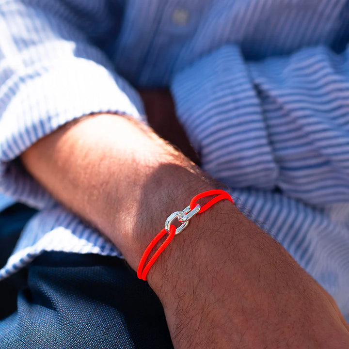 Le Vent à la Française Darse bracelet with a cord and silver buckle
