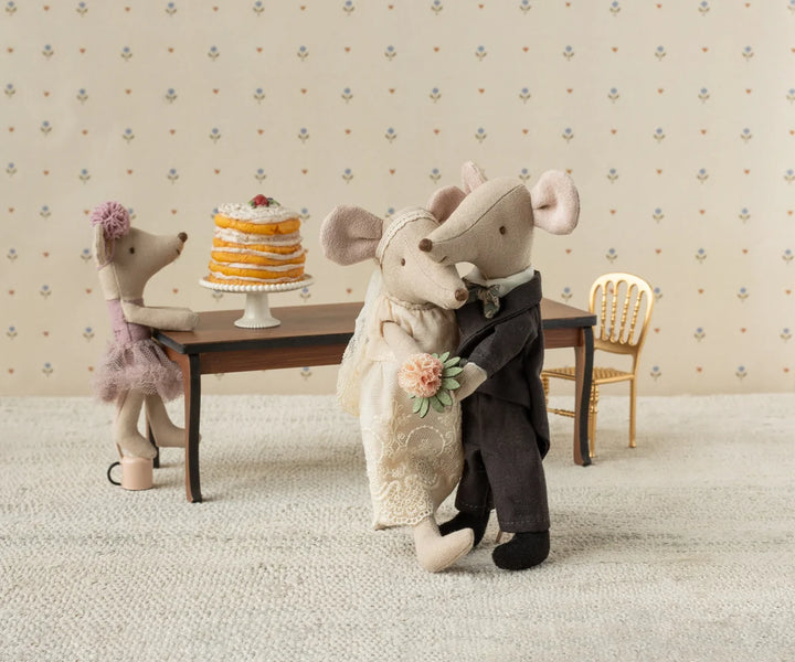 Maileg wedding mice couple dressed as bride and groom in decorative box