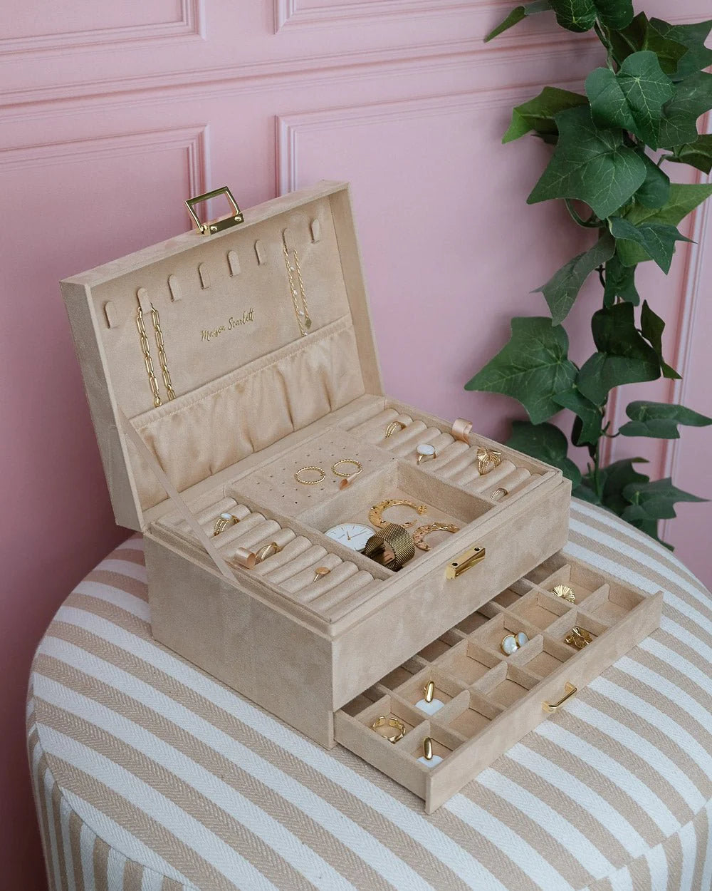 Beige velvet jewelry box Denise with organised compartments by Maison Scarlett