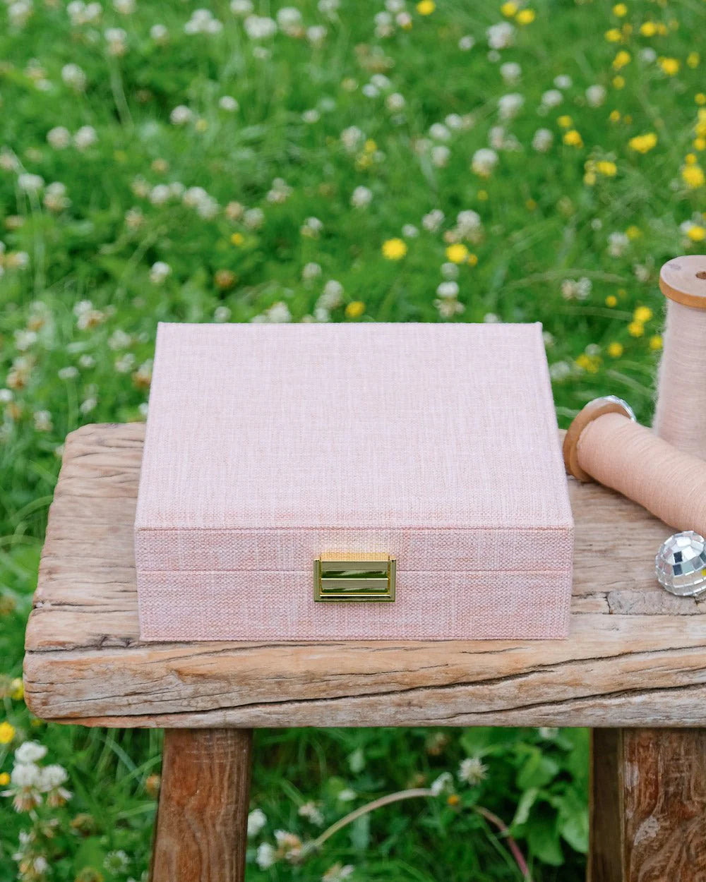 Beige linen jewelry box with compartments by Maison Scarlett
