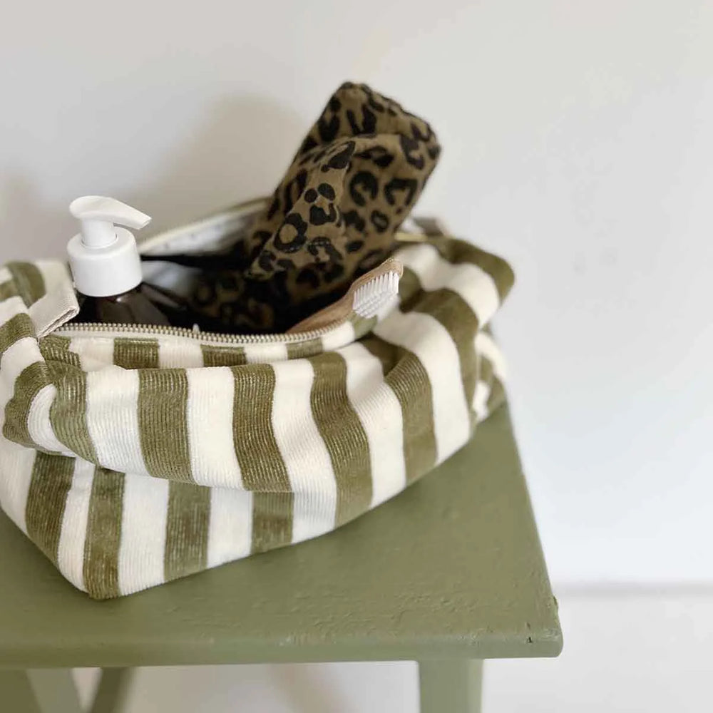 Vic terry wash bag in striped cotton with zip closure