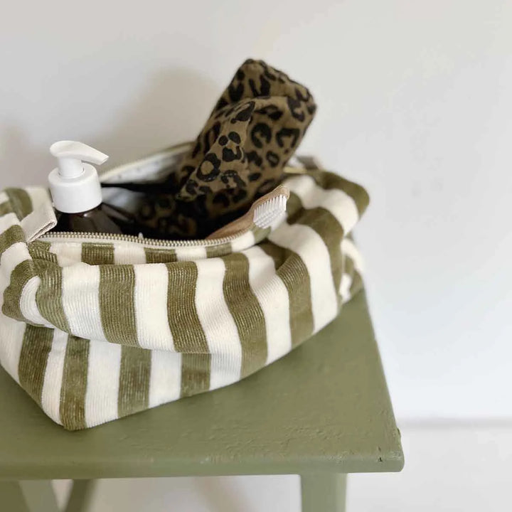 Vic terry wash bag in striped cotton with zip closure