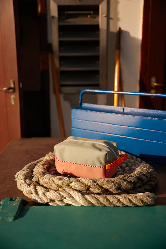 Toiletry Bag Colourblocking  - Coral - حقيبة أدوات الزينة